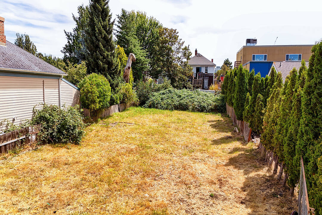 1115 Caledonia Avenue, Victoria, British Columbia