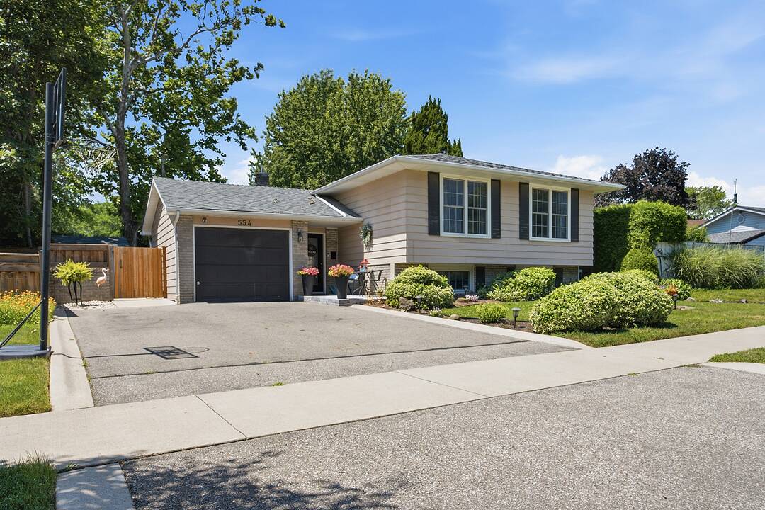 554 Chamberlain Road, Burlington, Ontario