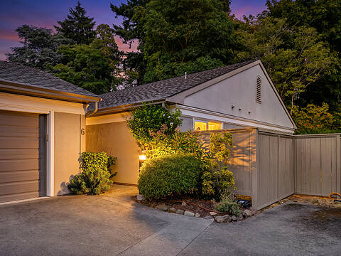 6-735 Moss Street, Victoria