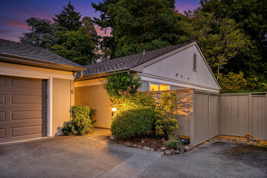 6-735 Moss Street, Victoria, British Columbia