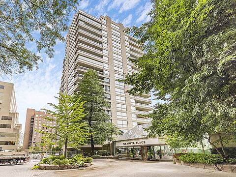 61 St Clair Ave W #902, Toronto