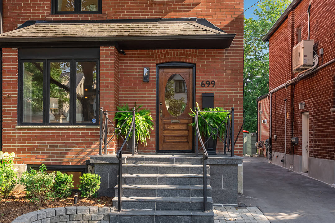 699 Merton St, Toronto, Ontario