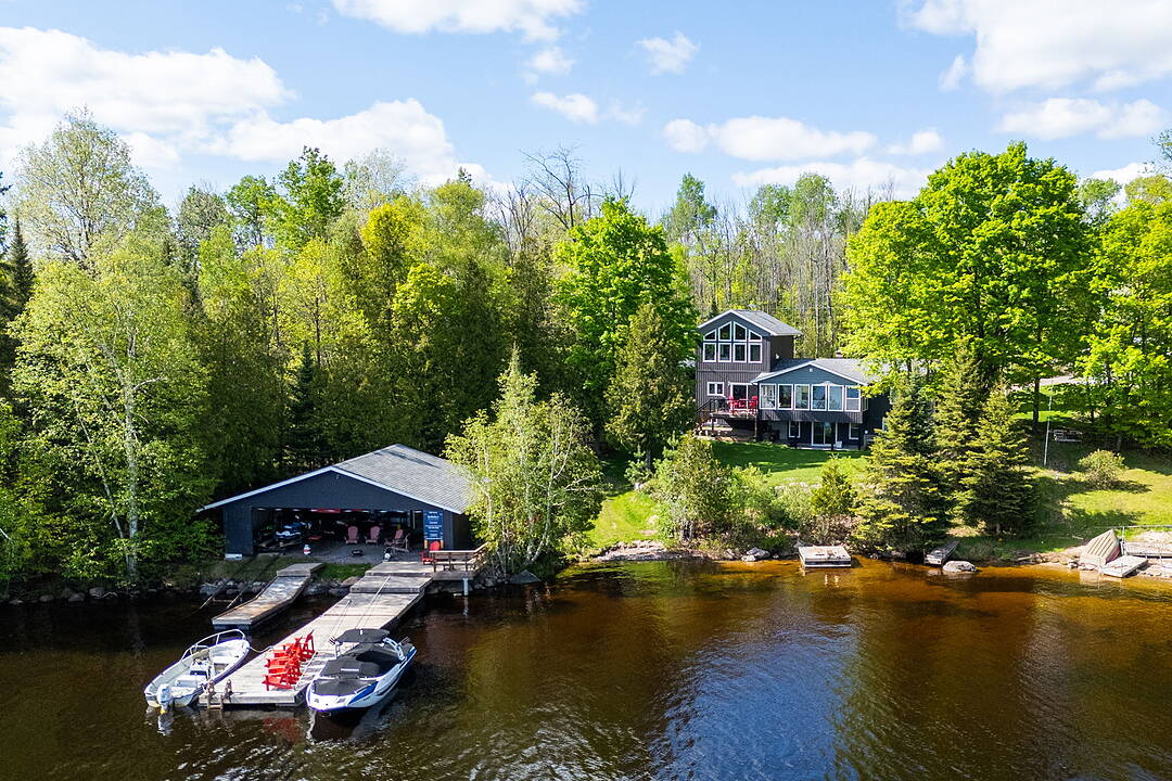 126 Chapman Drive S, Magnetawan, Ontario