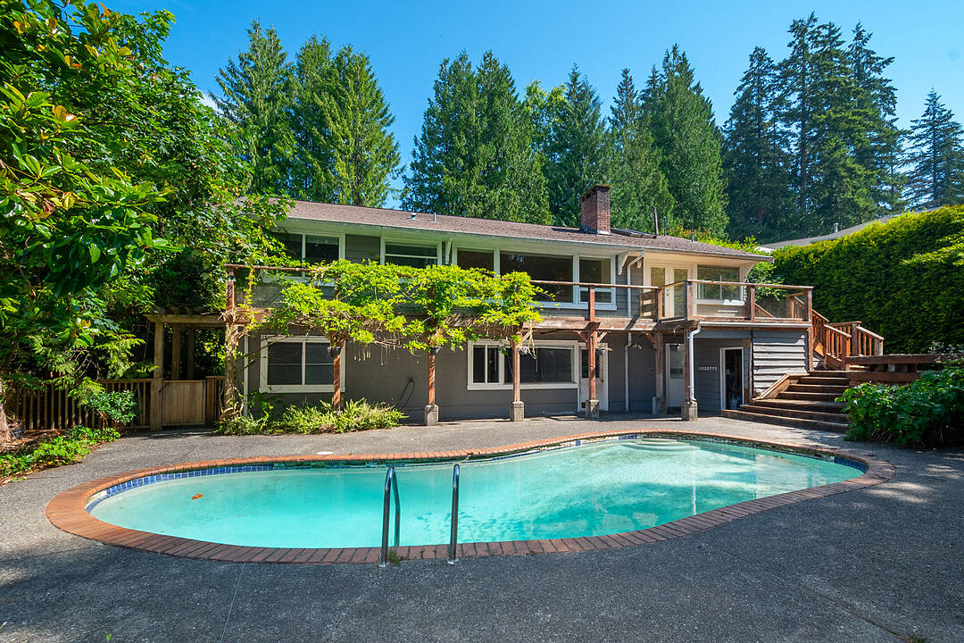 545 Kings Road E, North Vancouver, British Columbia