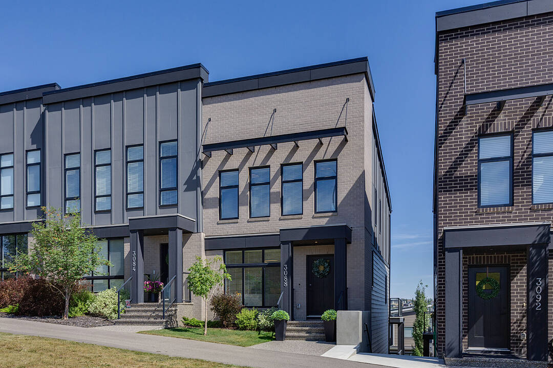 3088 85 Street SW, Calgary, Alberta