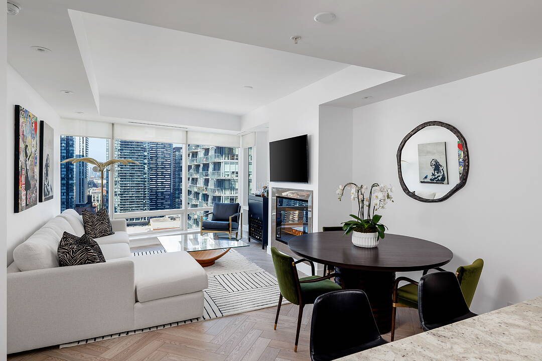 180 University Ave #2802, Toronto, Ontario