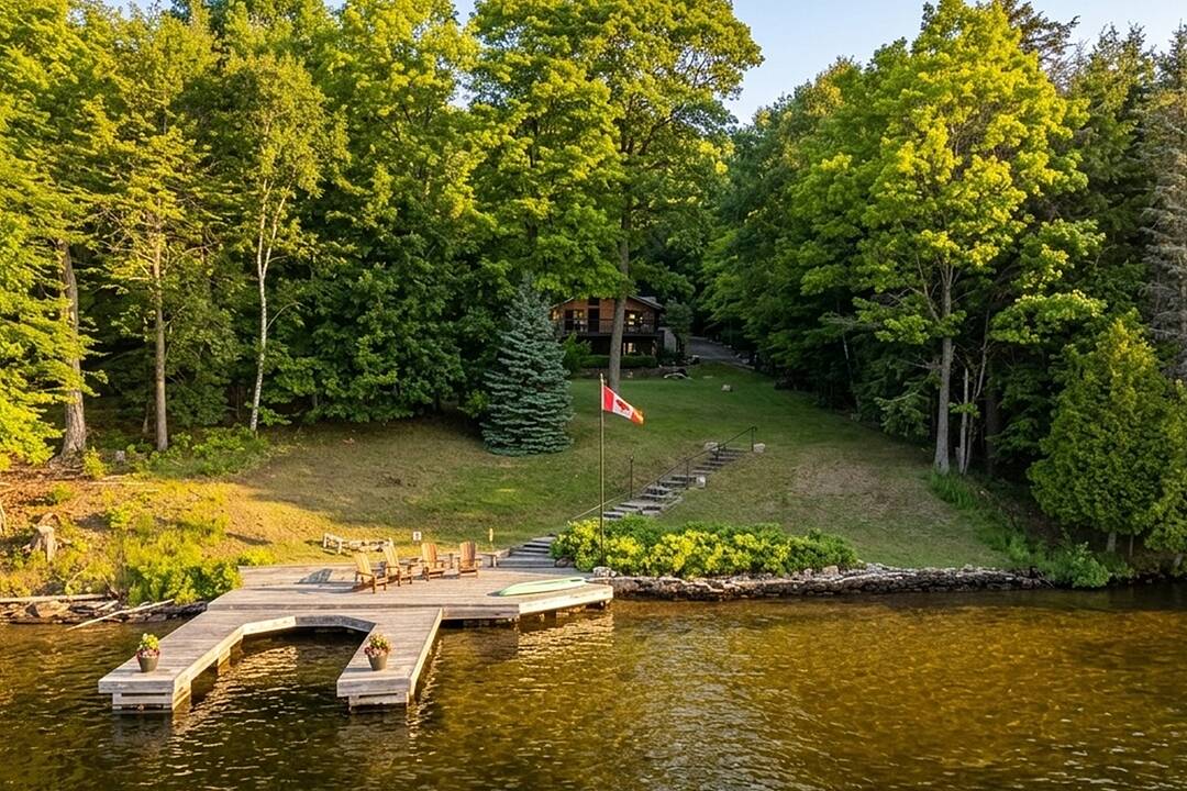1054 Hilltop Crescent, Lake of Bays, Ontario
