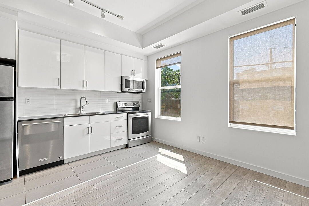 433 Parliament St #201, Toronto, Ontario