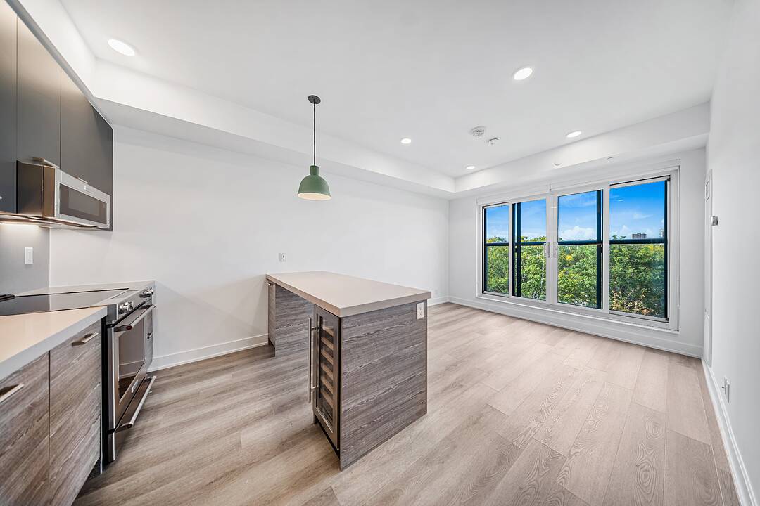 484 Spadina Ave #807, Toronto, Ontario