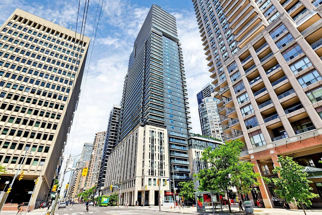 955 Bay St #3807, Toronto, Ontario