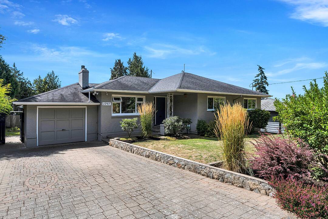 1797 Mcrae Avenue, Saanich, British Columbia