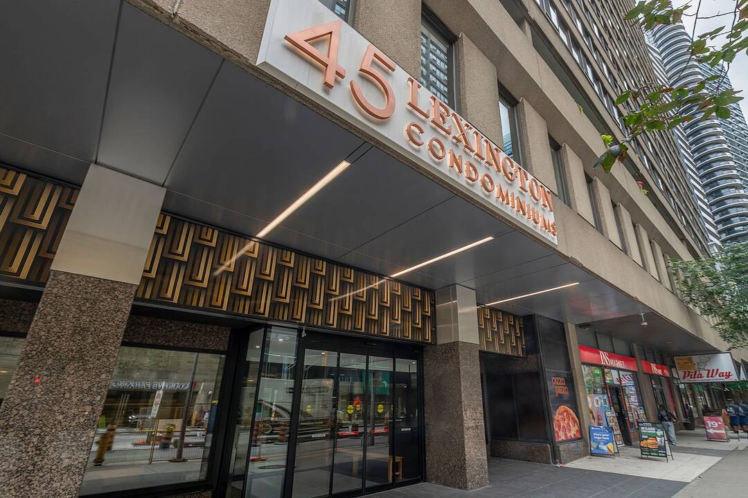 45 Carlton St #1707, Toronto, Ontario
