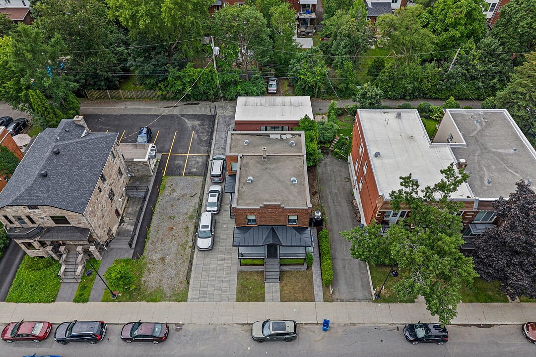 510-512 Boul. Décarie, Saint-Laurent, Québec