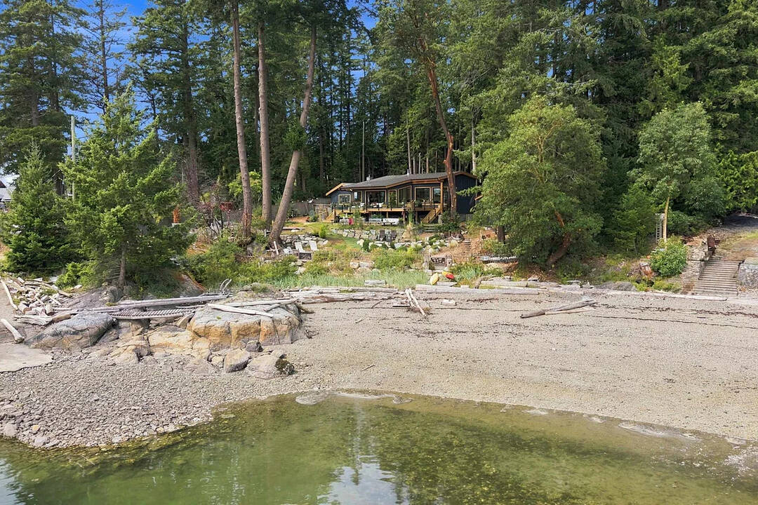 9219 Hydaway Road, Halfmoon Bay, British Columbia