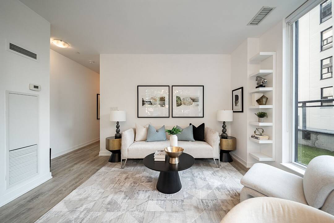 17 Dundonald St #302, Toronto, Ontario