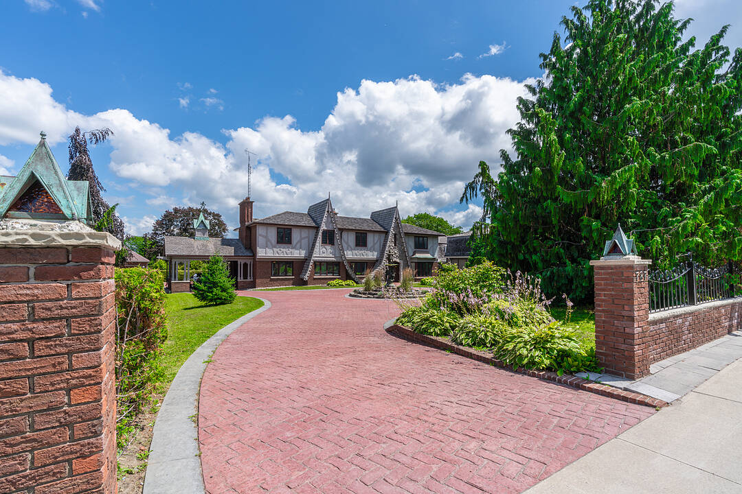787 Simcoe St N, Oshawa, Ontario