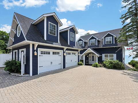 10 Lundy Lane, Tiny