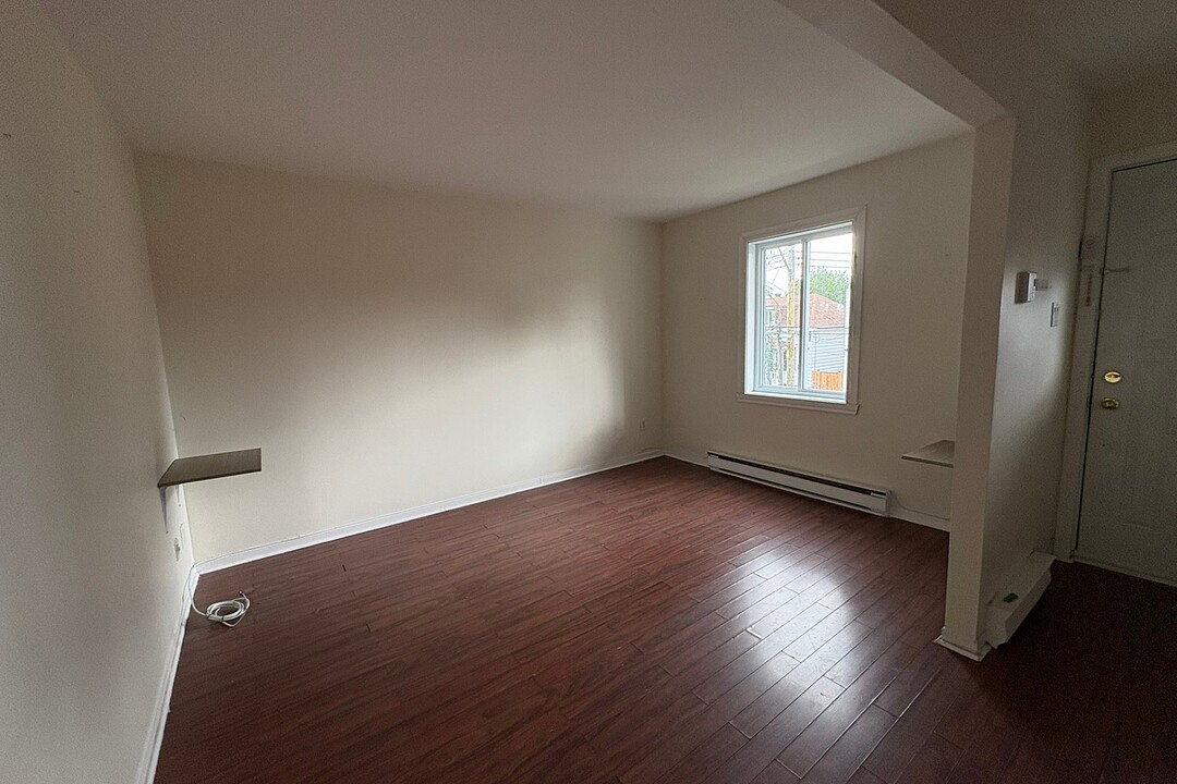 1122 Rue Barré, Saint-Laurent, Québec