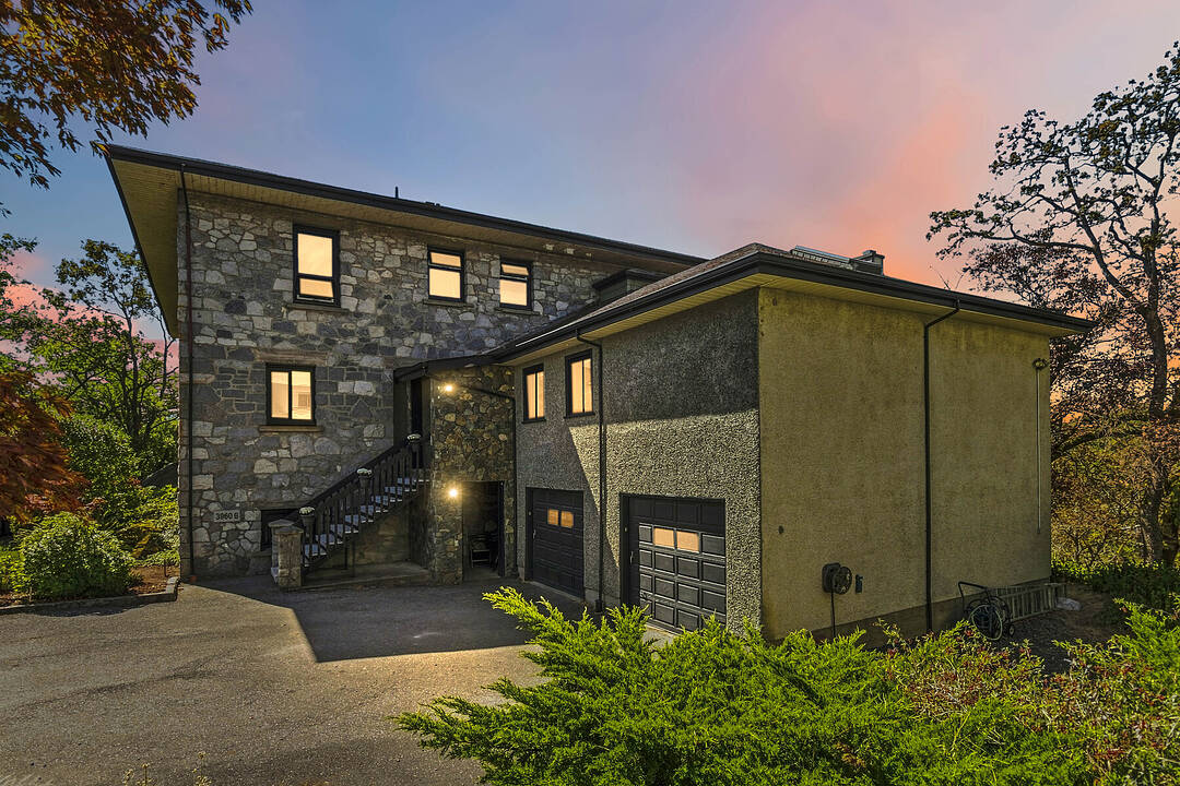 B-3960 Cedar Hill Road, Saanich, British Columbia