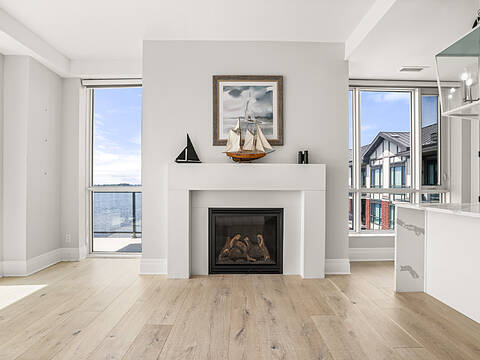 606-129A South Street, Gananoque