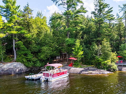 1061 Hurling Point Road, Muskoka Lakes