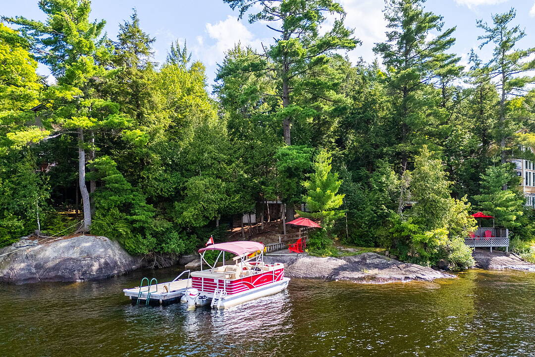 1061 Hurling Point Road, Muskoka Lakes, Ontario