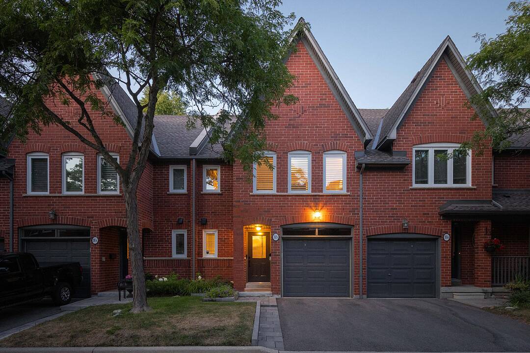 1064 Queen St W #32A, Mississauga, Ontario