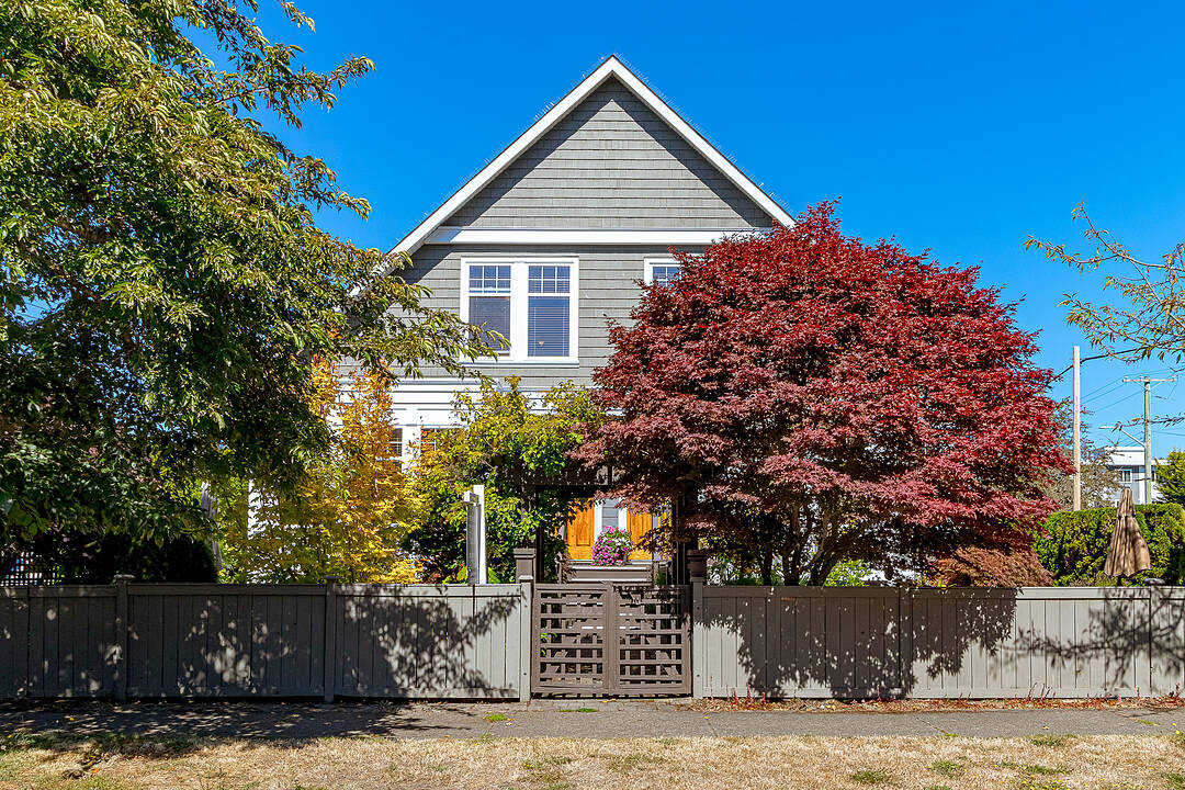 376 Sylvia Street, Victoria, British Columbia