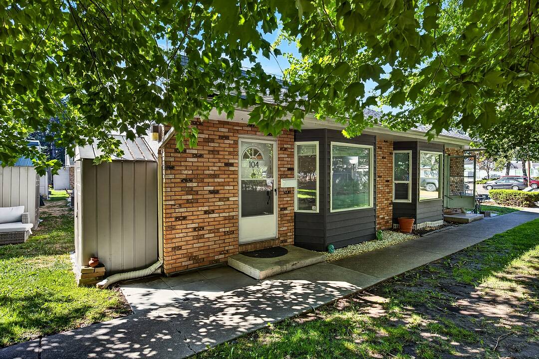 104-3155 Gordon Drive, Kelowna, British Columbia