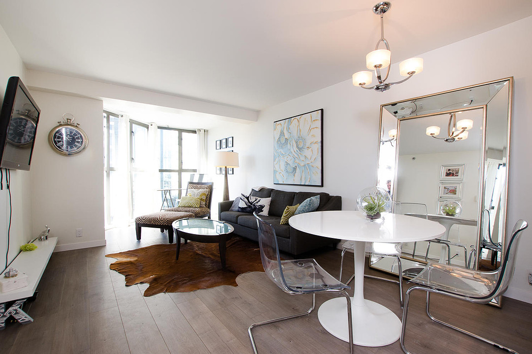 1404 789 Drake Street, Vancouver, British Columbia