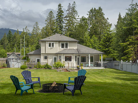 1215 Sunnyside Road, Gibsons