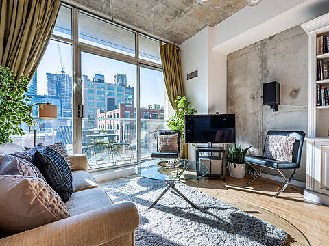 388 Richmond St W #516, Toronto